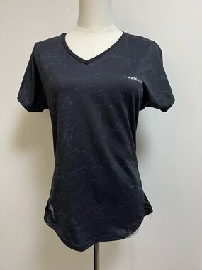 ARTENGO Women's Black V-Neck Performance Tee
